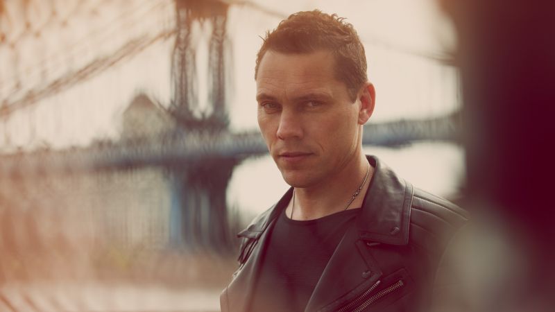 File:Tiesto background.jpg