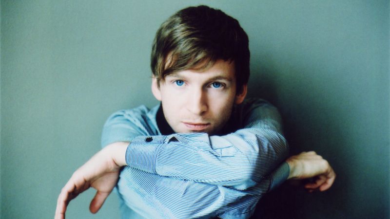 File:Olafur Arnalds background.jpg