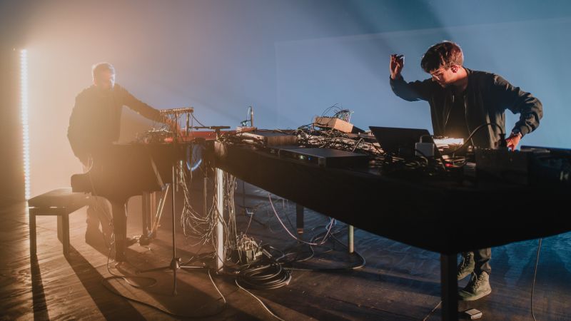 File:Grandbrothers background.jpg