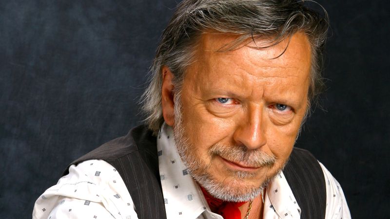 File:Renaud background.jpg