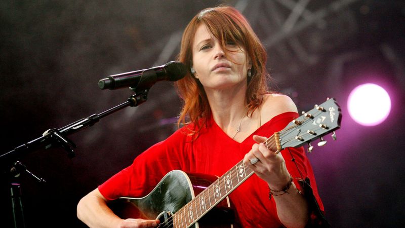 File:Axelle Red background.jpg