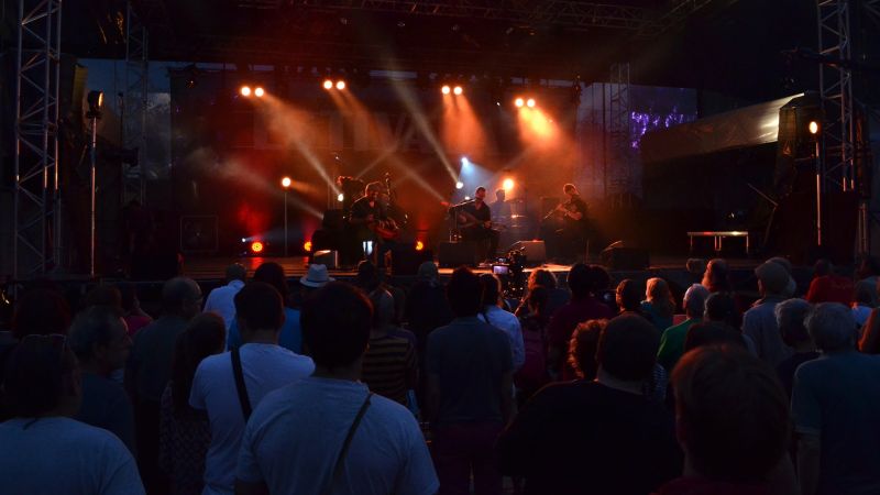 File:Dupain background.jpg