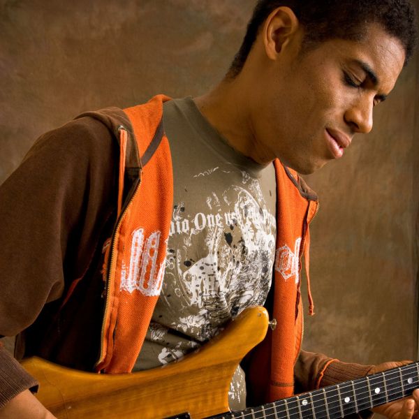 File:Stanley Jordan.jpg