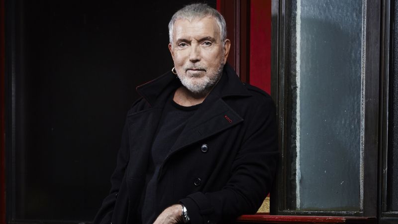 File:Bernard Lavilliers background.jpg