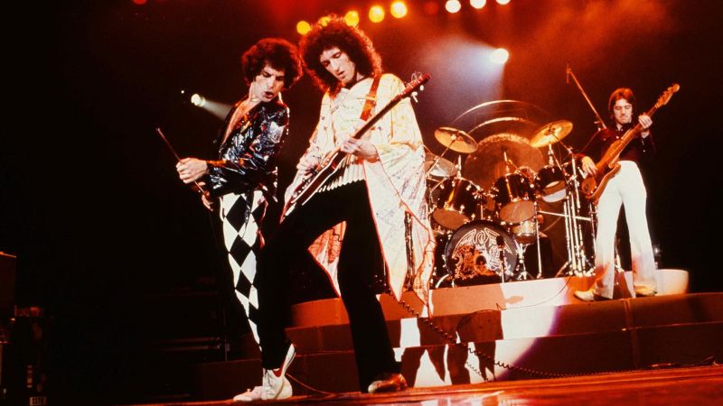 File:Queen background.jpg