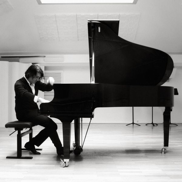 File:Maxence Cyrin.jpg