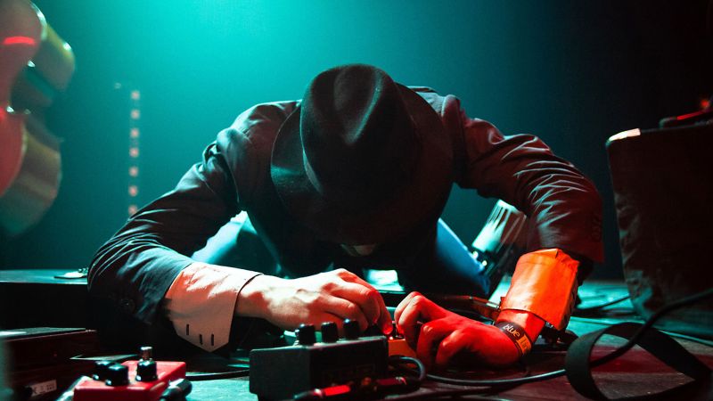 File:Slim Paul background.jpg