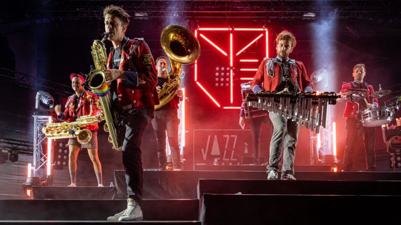 File:Meute background.jpg